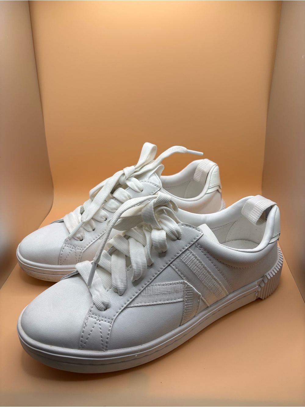 kate spade White Leather Low-Top Sneakers